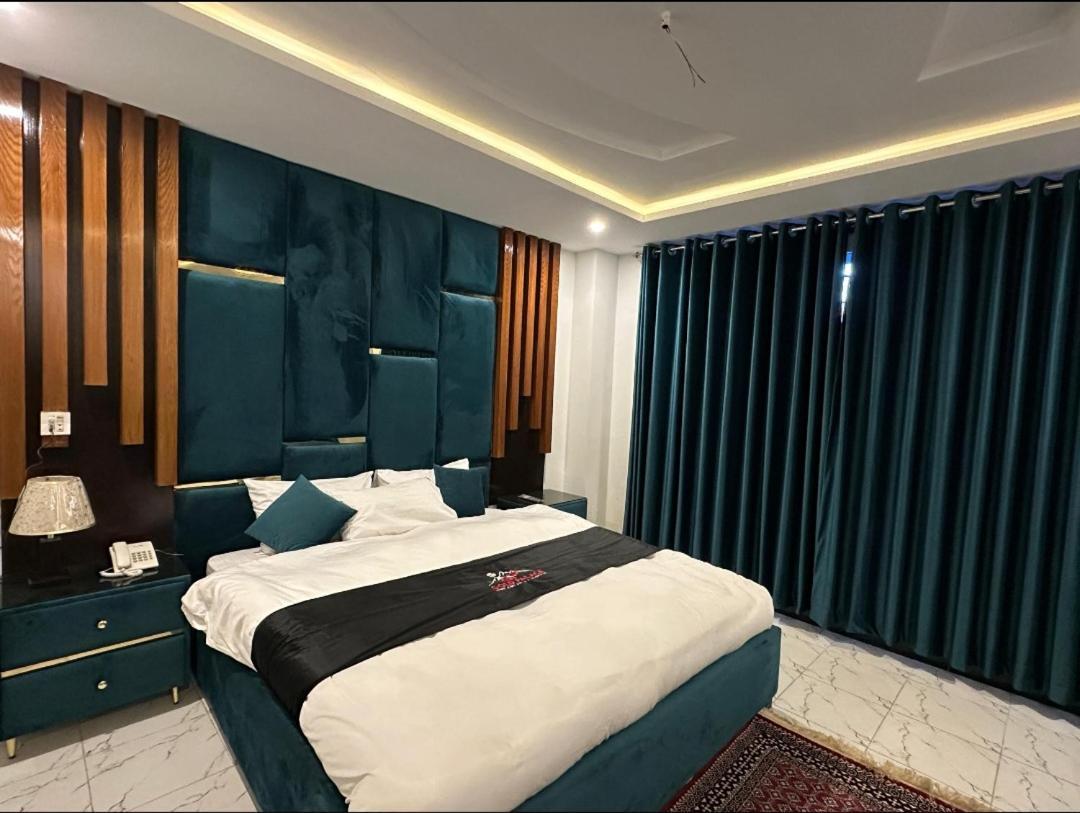 Gold Palace Hotel & Food Lounge Karandukai Exterior photo